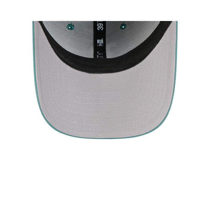 https://cdn.shopify.com/s/files/1/0601/2554/4675/files/60667027_39THIRTY_CITYCONNECTBOSRED_BOSRED_OTC_UV.jpg?v=1747315859