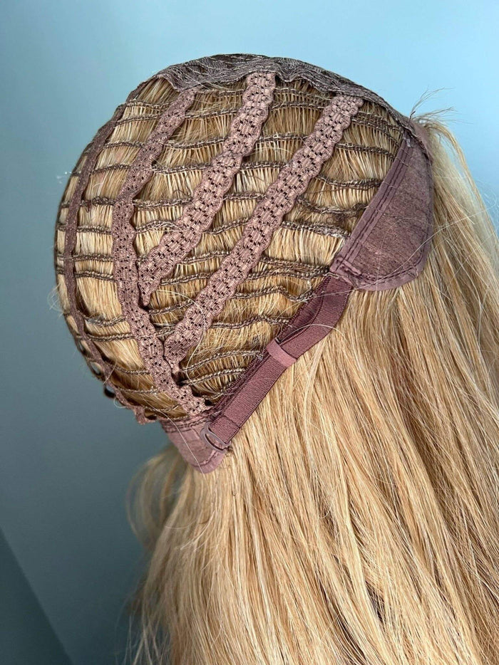 Close-up of the interior cap of the Madelyn Long Golden Blonde Curled Wig, showcasing its construction and design features.