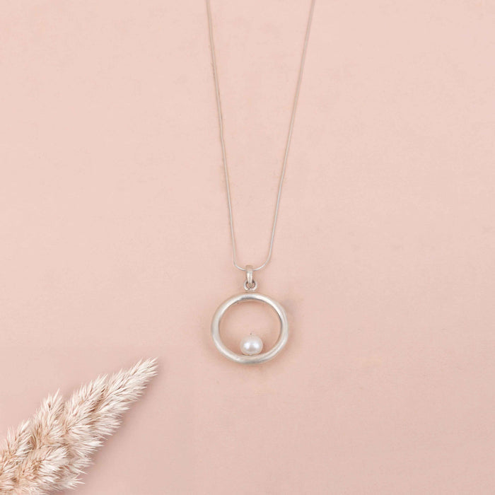 Adya Halo Pearl Necklace Set