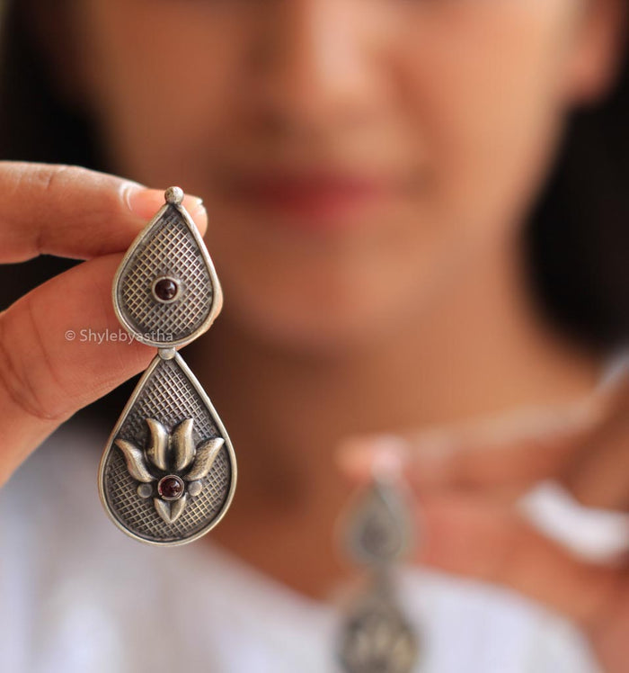 Adya Textured Studs