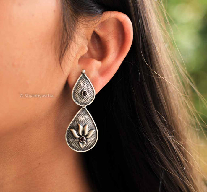 Adya Textured Studs