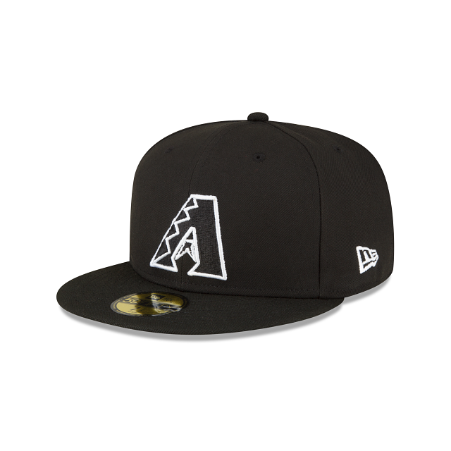 https://cdn.shopify.com/s/files/1/0601/2554/4675/products/60291265_59FIFTY_SIDEPATCHBW_ARIDIACO_BLK_3QL.png?v=1663788819