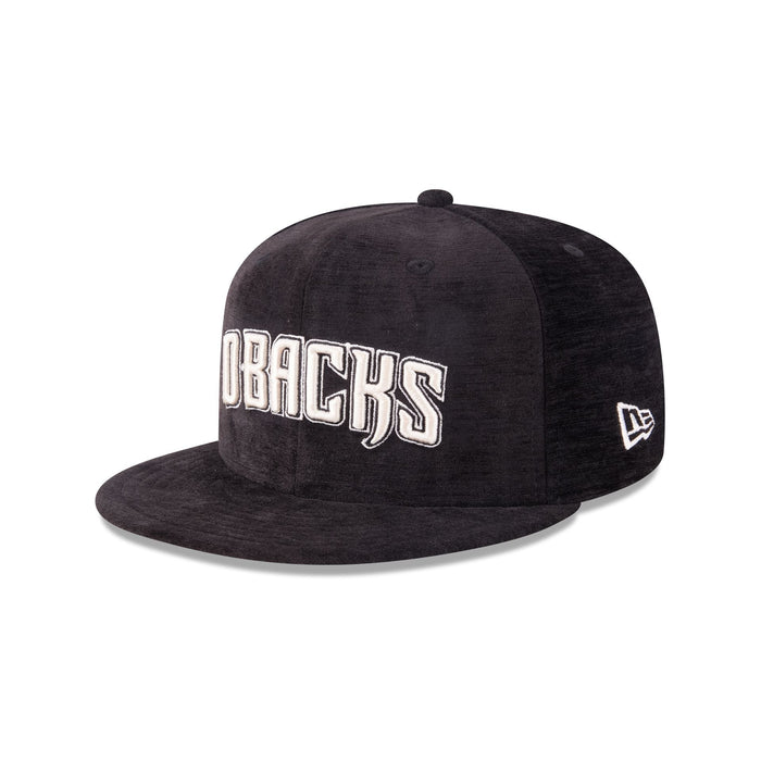 https://cdn.shopify.com/s/files/1/0601/2554/4675/files/60750857_59FIFTY_5950DAY595027040_ARIDIA_BLK_3QL.jpg?v=1745502723