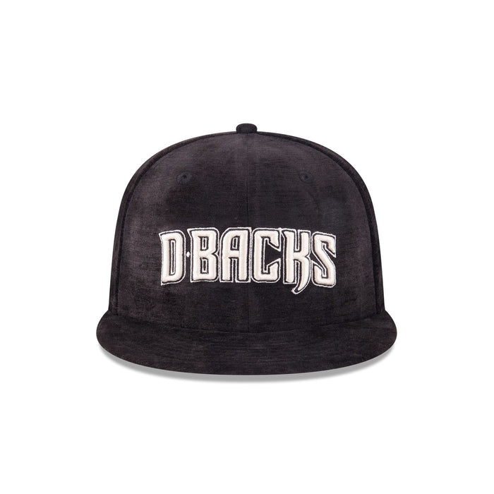 https://cdn.shopify.com/s/files/1/0601/2554/4675/files/60750857_59FIFTY_5950DAY595027040_ARIDIA_BLK_F.jpg?v=1745502723