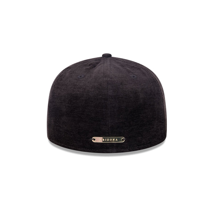 https://cdn.shopify.com/s/files/1/0601/2554/4675/files/60750857_59FIFTY_5950DAY595027040_ARIDIA_BLK_R.jpg?v=1745502723
