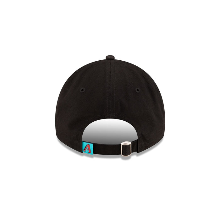 https://cdn.shopify.com/s/files/1/0601/2554/4675/files/60495382_9TWENTY_CORECLASSIC20ALT_ARIDIA_BLKBLK_R.jpg?v=1705601002
