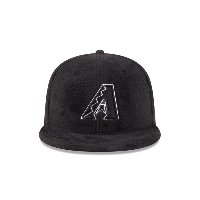 https://cdn.shopify.com/s/files/1/0601/2554/4675/files/60832814_59FIFTY_LifestyleEnergy_ARIDIA_BLK_F.jpg?v=1764616396