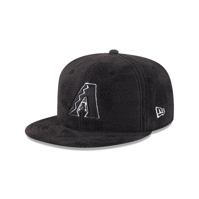 https://cdn.shopify.com/s/files/1/0601/2554/4675/files/60832814_59FIFTY_LifestyleEnergy_ARIDIA_BLK_3QL.jpg?v=1764616396