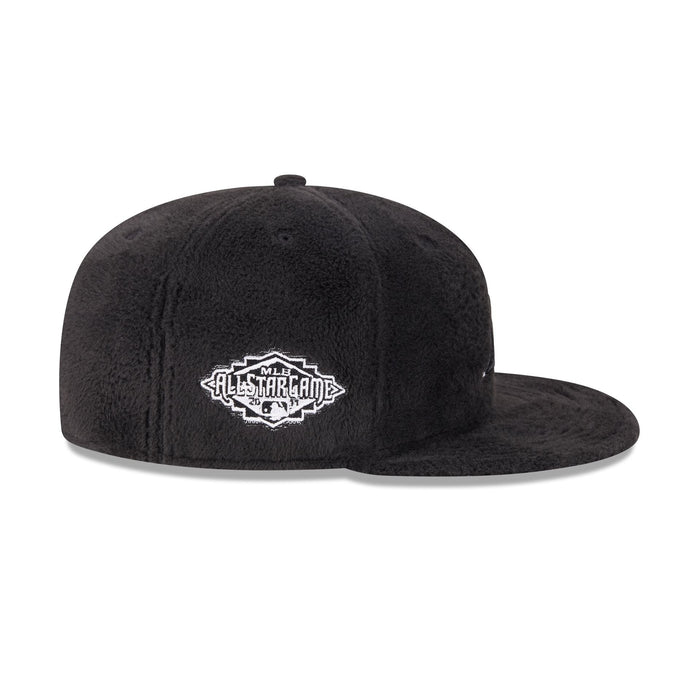 https://cdn.shopify.com/s/files/1/0601/2554/4675/files/60832814_59FIFTY_LifestyleEnergy_ARIDIA_BLK_RSIDE.jpg?v=1764616396