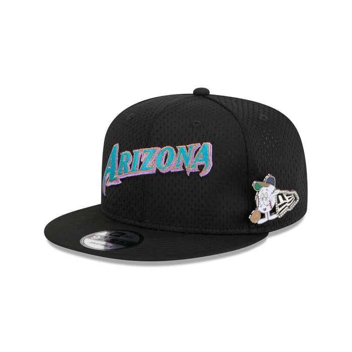 https://cdn.shopify.com/s/files/1/0601/2554/4675/files/60426604_9FIFTY_POST-UPPIN_ARIDIACO_BLK_3QL.jpg?v=1693420884