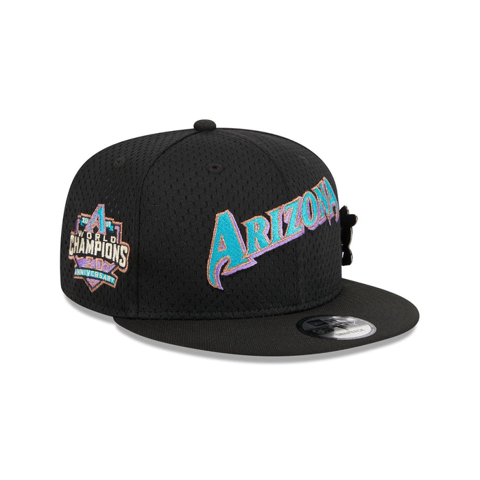 https://cdn.shopify.com/s/files/1/0601/2554/4675/files/60426604_9FIFTY_POST-UPPIN_ARIDIACO_BLK_3QR.jpg?v=1693420884