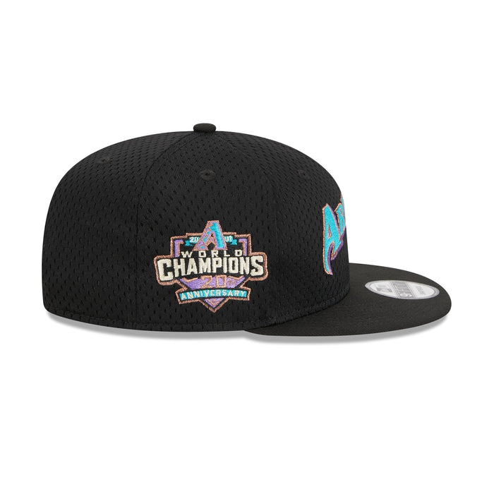 https://cdn.shopify.com/s/files/1/0601/2554/4675/files/60426604_9FIFTY_POST-UPPIN_ARIDIACO_BLK_RSDIE.jpg?v=1693420884
