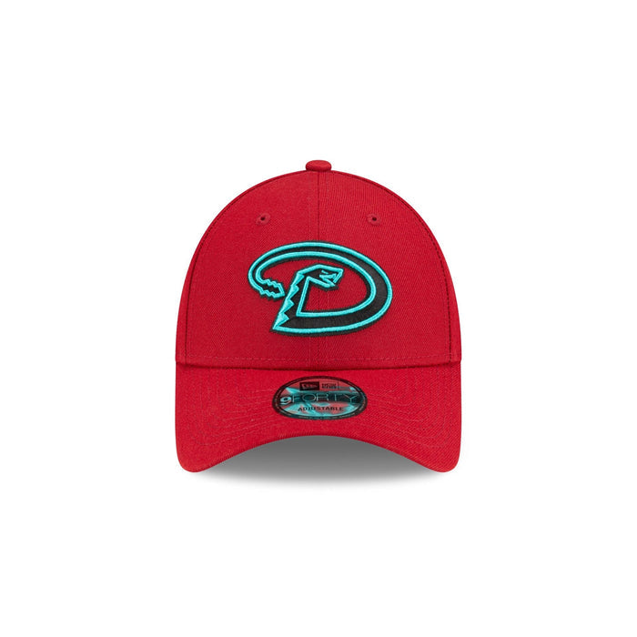 https://cdn.shopify.com/s/files/1/0601/2554/4675/files/60495369_60498445_9FORTY_THELEAGUEALT2_ARIDIA_OTCOTC_F.jpg?v=1705601333