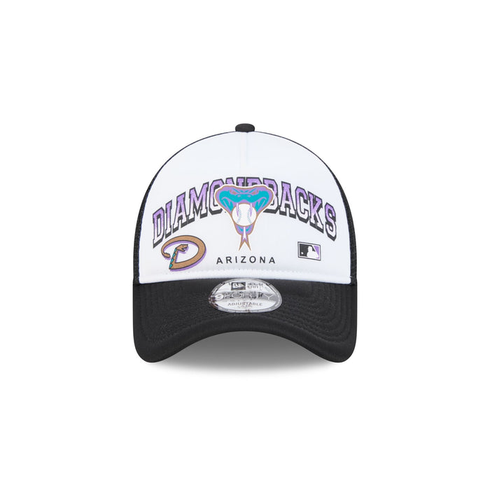 https://cdn.shopify.com/s/files/1/0601/2554/4675/files/60573565_AF9FORTY_RETROWORDMARK_ARIDIACO_OTC_F.jpg?v=1723664222