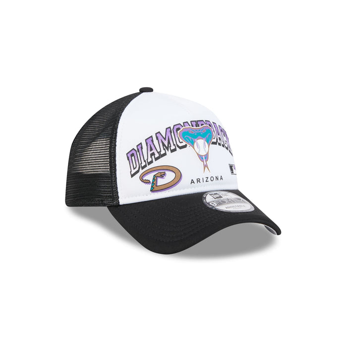 https://cdn.shopify.com/s/files/1/0601/2554/4675/files/60573565_AF9FORTY_RETROWORDMARK_ARIDIACO_OTC_3QR.jpg?v=1723664223