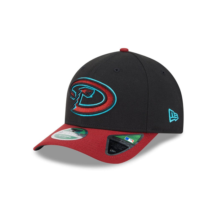 https://cdn.shopify.com/s/files/1/0601/2554/4675/files/60646827_9FORTYMC_MLBPLYRREP940MC_ARIDIA_OTC_3QL.jpg?v=1736976592