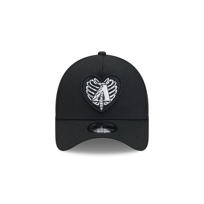 https://cdn.shopify.com/s/files/1/0601/2554/4675/files/60832731_9FORTYAF_LifestyleEnergy_ARIDIA_BLK_F.jpg?v=1759858794