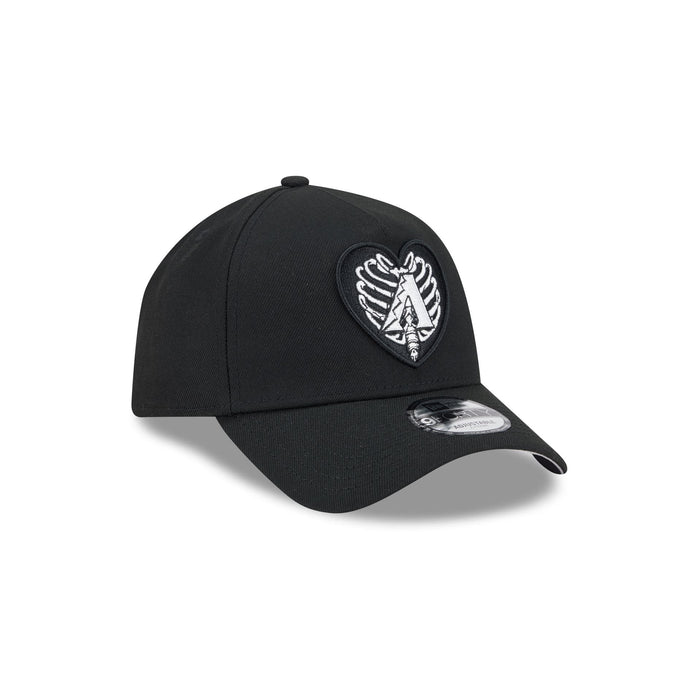 https://cdn.shopify.com/s/files/1/0601/2554/4675/files/60832731_9FORTYAF_LifestyleEnergy_ARIDIA_BLK_3QR.jpg?v=1759858794