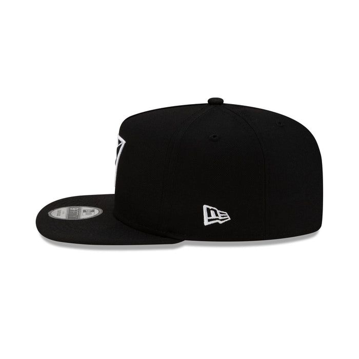 https://cdn.shopify.com/s/files/1/0601/2554/4675/files/70983698_9FIFTY_20A-FRAME_UPDOWN_ARIDIACO_BLACK_LSIDE.jpg?v=1768408868