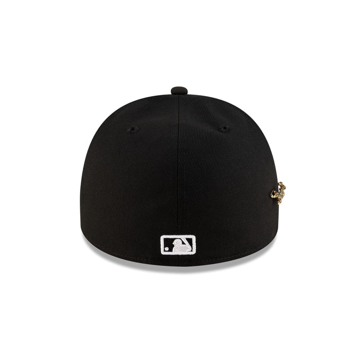 https://cdn.shopify.com/s/files/1/0601/2554/4675/files/60668858_59FIFTYAF_SCRIPT_PIN_ATLBRA_BLK_R.jpg?v=1748617270