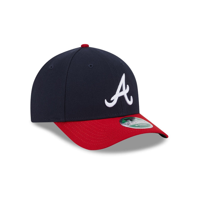 https://cdn.shopify.com/s/files/1/0601/2554/4675/files/60646774_60646918_9FORTYMC_MLBPLYRREP940MC_ATLBRA_OTC_3QR_49b08cf0-71c8-4c0d-804f-0df7de4acf61.jpg?v=1736976980