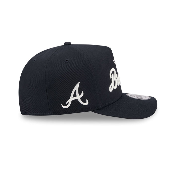 https://cdn.shopify.com/s/files/1/0601/2554/4675/files/60758331_9FIFTYAF_LOCALPLAY26995_ATLBRA_OTC_RSIDE.jpg?v=1760987023