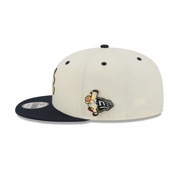 https://cdn.shopify.com/s/files/1/0601/2554/4675/files/60758448_9FIFTY_MASCOTPIN26993_ATLBRA_CHW_LSIDE.jpg?v=1763476278