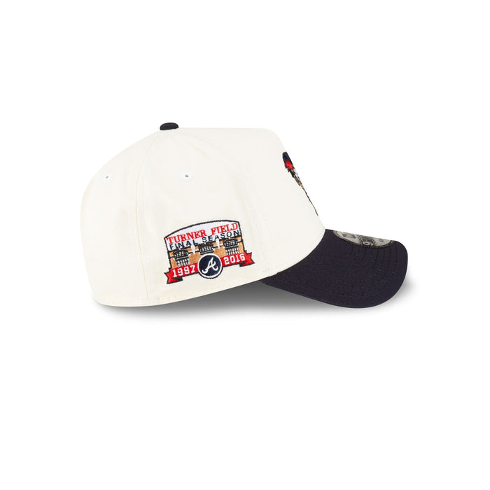 https://cdn.shopify.com/s/files/1/0601/2554/4675/files/70873718_9FORTYAF_MLBMINIMASCOT_ATLBRACO_WHT_RSIDE.jpg?v=1719412085