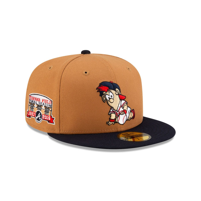 https://cdn.shopify.com/s/files/1/0601/2554/4675/files/70873127_59FIFTY_MLBMINIMASCOT_ATLBRACO_BRN_3QR.jpg?v=1719412091