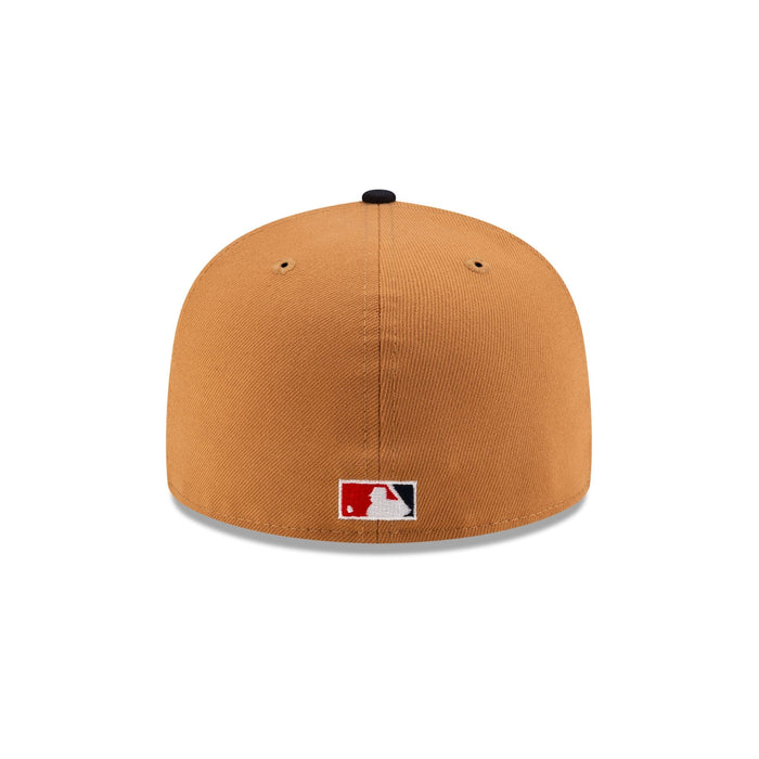 https://cdn.shopify.com/s/files/1/0601/2554/4675/files/70873127_59FIFTY_MLBMINIMASCOT_ATLBRACO_BRN_R.jpg?v=1719412091
