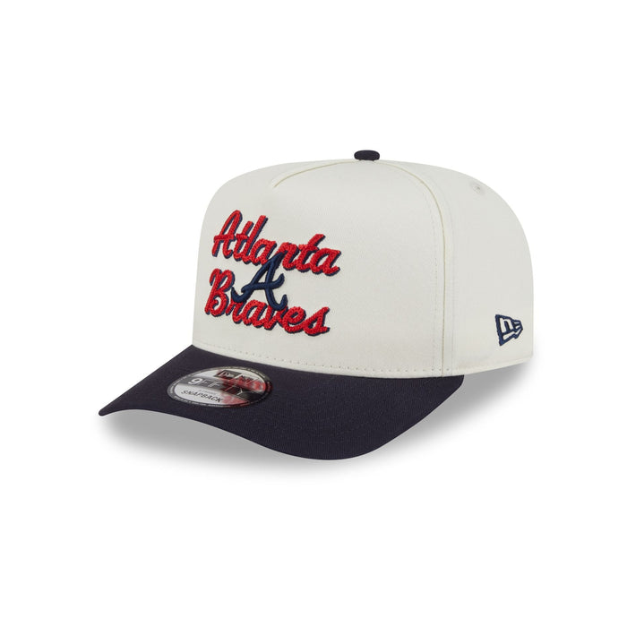 https://cdn.shopify.com/s/files/1/0601/2554/4675/files/60727238_9FIFTYAF_950AFCHNSTCH25232_ATLBRA_CHW_3QL.jpg?v=1756828221