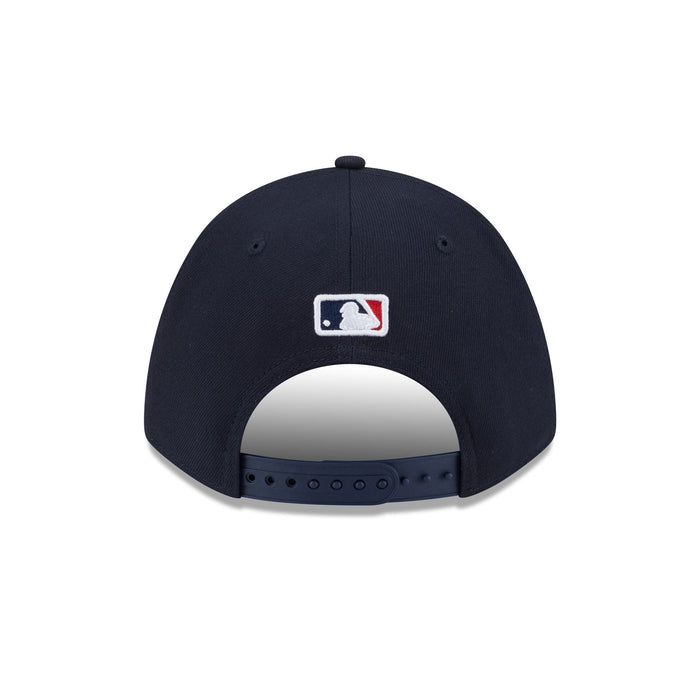 https://cdn.shopify.com/s/files/1/0601/2554/4675/files/60646791_9FORTYMC_MLBPLYRREP940MC_ATLBRA_OTC_R.jpg?v=1736976586
