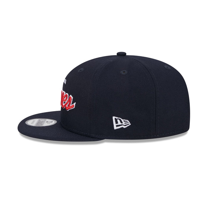 https://cdn.shopify.com/s/files/1/0601/2554/4675/files/60439950_9FIFTY_950EGSCRIPT_ATLBRA_OTC_LSIDE.jpg?v=1713795117