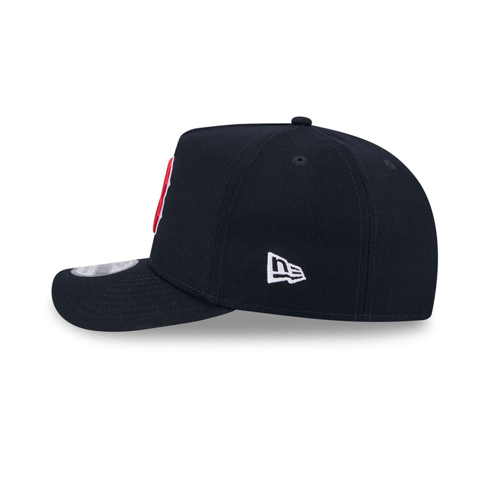 https://cdn.shopify.com/s/files/1/0601/2554/4675/files/60642139_9FIFTYAF_950AFEGOTCOTCOTC_BOSRED_OTC_LSIDE.jpg?v=1743020869