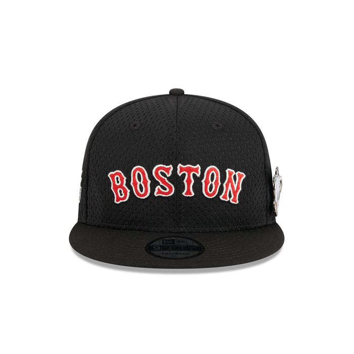 https://cdn.shopify.com/s/files/1/0601/2554/4675/files/60426605_9FIFTY_POST-UPPIN_BOSRED_BLK_F.jpg?v=1693420920