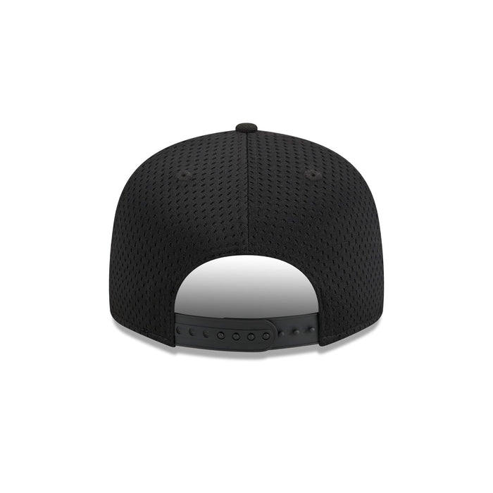 https://cdn.shopify.com/s/files/1/0601/2554/4675/files/60426605_9FIFTY_POST-UPPIN_BOSRED_BLK_R.jpg?v=1693420920