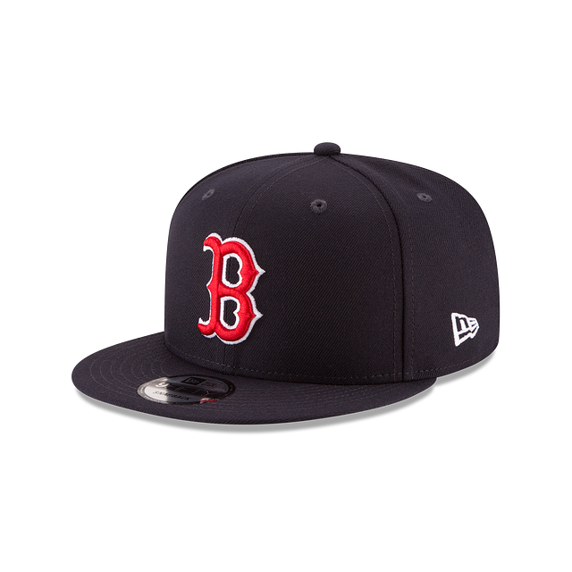 https://cdn.shopify.com/s/files/1/0601/2554/4675/products/11591076_11592449_9FIFTY_MLBBASICSNAP_BOSRED_OTC_3QL.png?v=1677613015