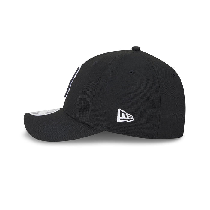 https://cdn.shopify.com/s/files/1/0601/2554/4675/files/60646915_9FORTYMC_MLBTEAM940MC_BOSRED_WHI_LSIDE.jpg?v=1736976594