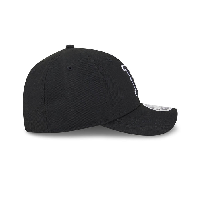 https://cdn.shopify.com/s/files/1/0601/2554/4675/files/60646915_9FORTYMC_MLBTEAM940MC_BOSRED_WHI_RSIDE.jpg?v=1736976594
