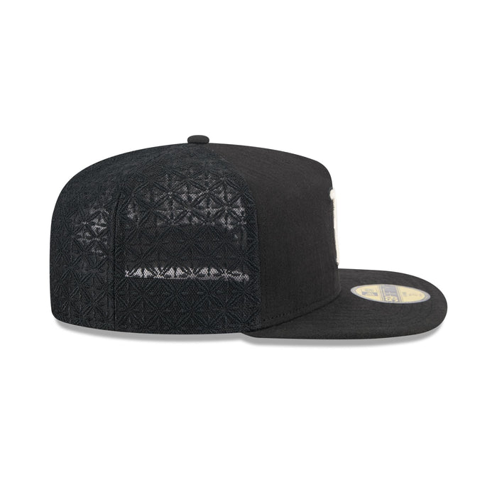 https://cdn.shopify.com/s/files/1/0601/2554/4675/files/60750771_59FIFTYAF_5950DAY5950AF2704_BOSRED_BLK_RSIDE.jpg?v=1745502721