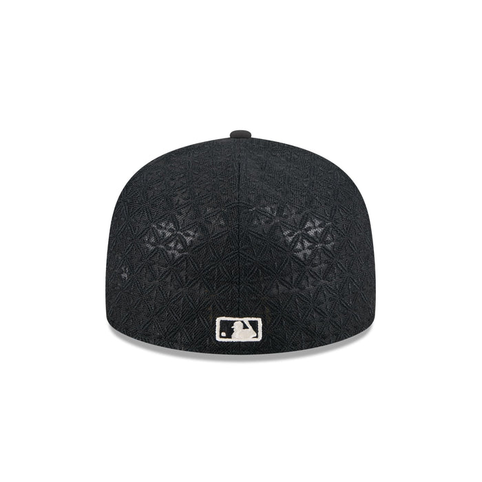 https://cdn.shopify.com/s/files/1/0601/2554/4675/files/60750771_59FIFTYAF_5950DAY5950AF2704_BOSRED_BLK_R.jpg?v=1745502721