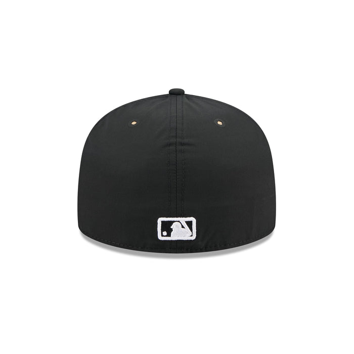 https://cdn.shopify.com/s/files/1/0601/2554/4675/files/60750793_59FIFTY_5950DAY5950SP270_BOSRED_BLK_R.jpg?v=1745502730