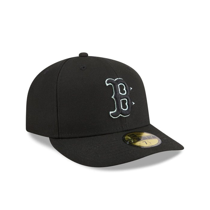 https://cdn.shopify.com/s/files/1/0601/2554/4675/files/60842298_59FIFTY_CC59FIFTYPC30808_BOSRED_BLK_3QR.jpg?v=1763569071