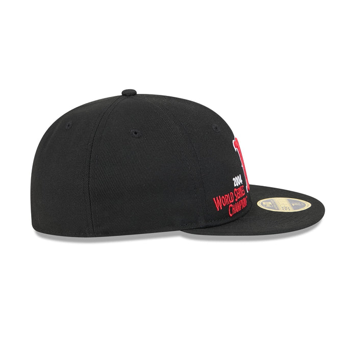 https://cdn.shopify.com/s/files/1/0601/2554/4675/files/60675186_RC59FIFTY_LifestyleEnergy_BOSRED_BLK_RSIDE.jpg?v=1741106294