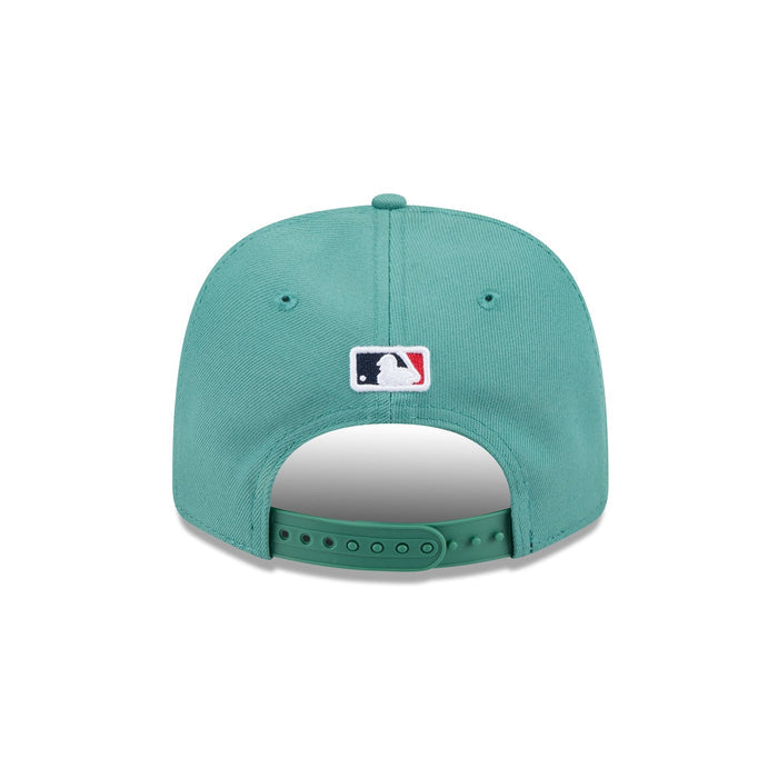 https://cdn.shopify.com/s/files/1/0601/2554/4675/files/60666714_9SEVENTY_CITYCONNECTBOSRED_BOSRED_OTC_R.jpg?v=1747315859