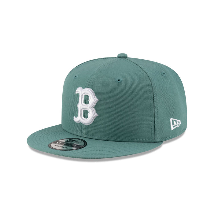https://cdn.shopify.com/s/files/1/0601/2554/4675/files/60666602_9FIFTY_MLB25_CITYCONNECT_BOSRED_GRN_3QL.jpg?v=1747315852