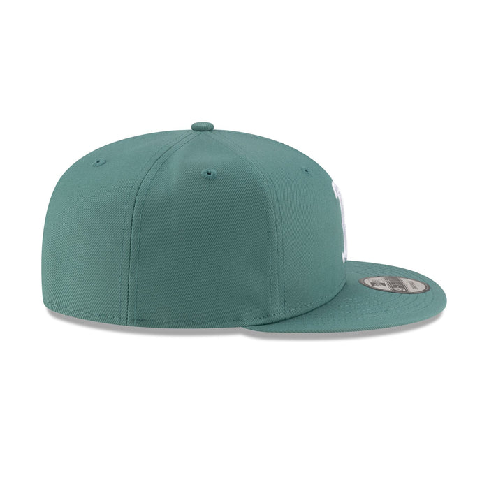 https://cdn.shopify.com/s/files/1/0601/2554/4675/files/60666602_9FIFTY_MLB25_CITYCONNECT_BOSRED_GRN_RSIDE.jpg?v=1747315852