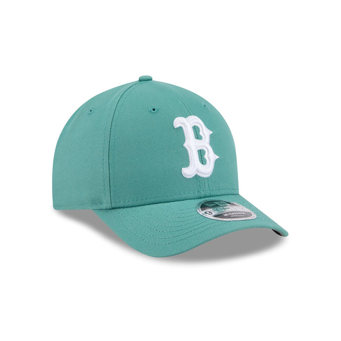 https://cdn.shopify.com/s/files/1/0601/2554/4675/files/60666767_9FORTYMC_CITYCONNECTBOSRED_BOSRED_OTC_3QR.jpg?v=1747315858