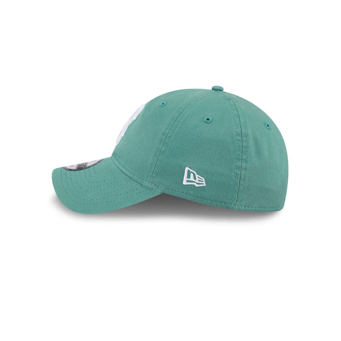https://cdn.shopify.com/s/files/1/0601/2554/4675/files/60666658_9TWENTY_CITYCONNECTBOSRED_BOSRED_OTC_LSIDE.jpg?v=1747315858