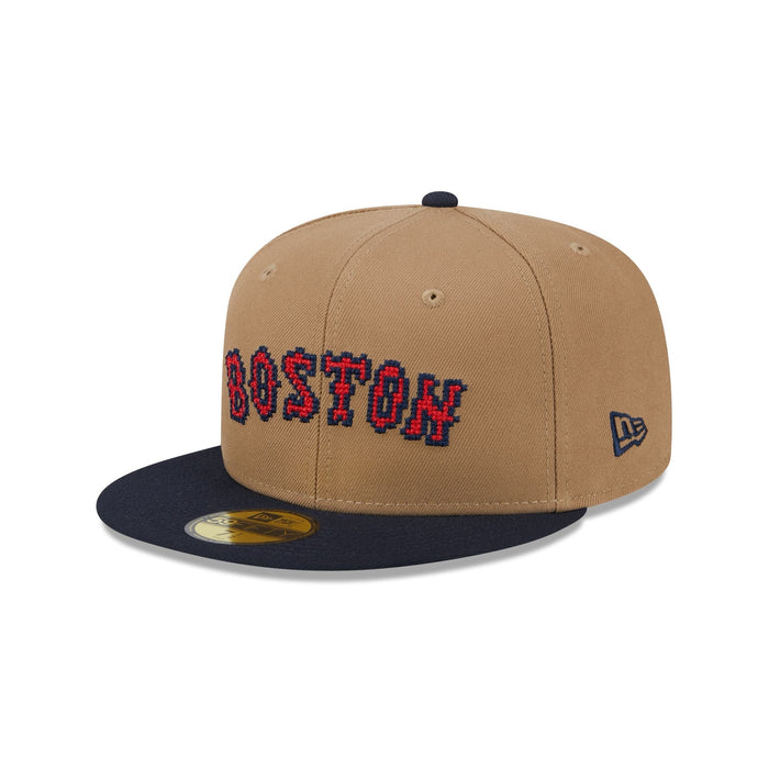 https://cdn.shopify.com/s/files/1/0601/2554/4675/files/60573337_59FIFTY_CLASSIC8-BITWORDMA_BOSRED_KHK_3QL.jpg?v=1726173641